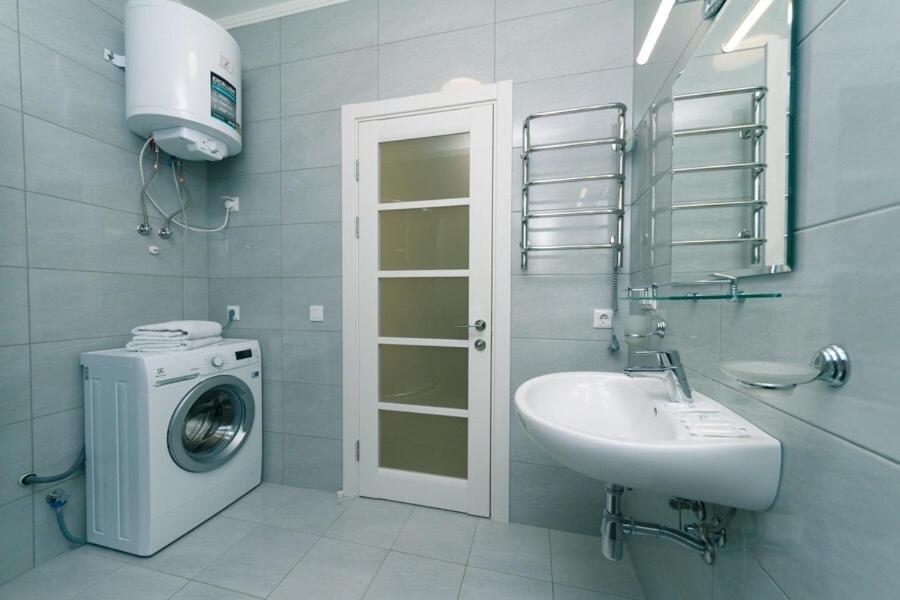 Ferienwohnung Драгоманова 38А 2Й Поверх Kiew Exterior foto