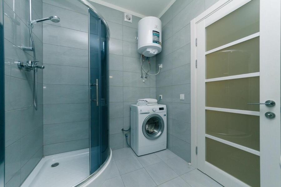 Ferienwohnung Драгоманова 38А 2Й Поверх Kiew Exterior foto
